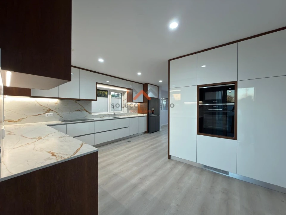 Moradia T4 para Venda em Aradas Foto 2