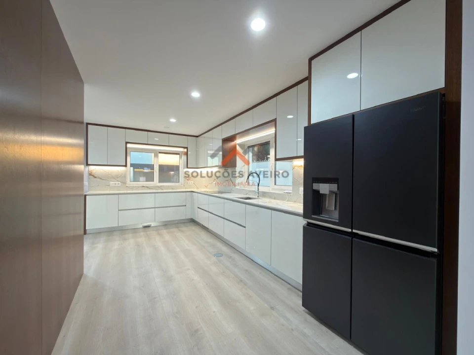 Moradia T4 para Venda em Aradas Foto 5