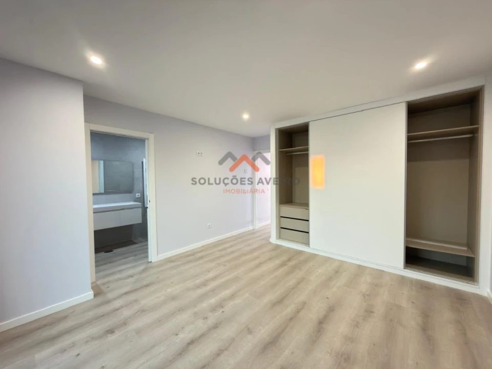 Moradia T4 para Venda em Aradas Foto 24