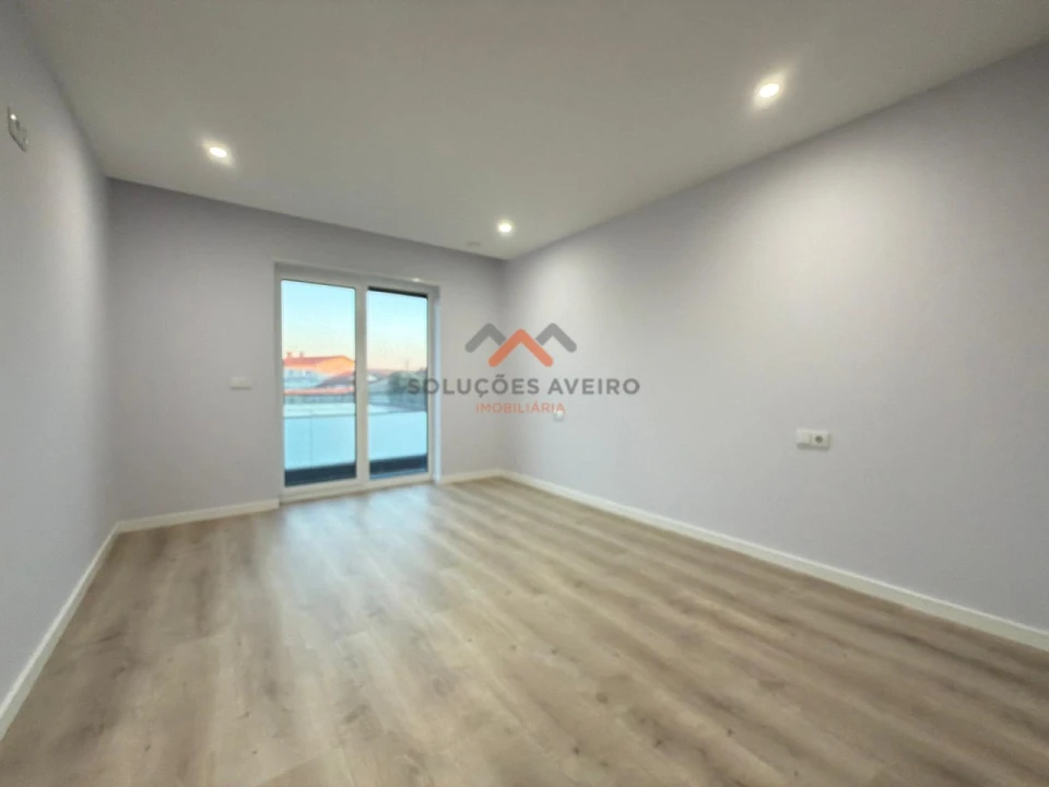 Moradia T4 para Venda em Aradas Foto 29