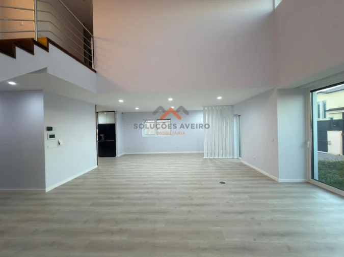 Moradia T4 para Venda em Aradas Foto 9