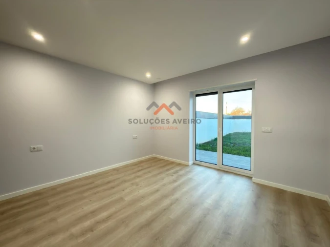 Moradia T4 para Venda em Aradas Foto 16