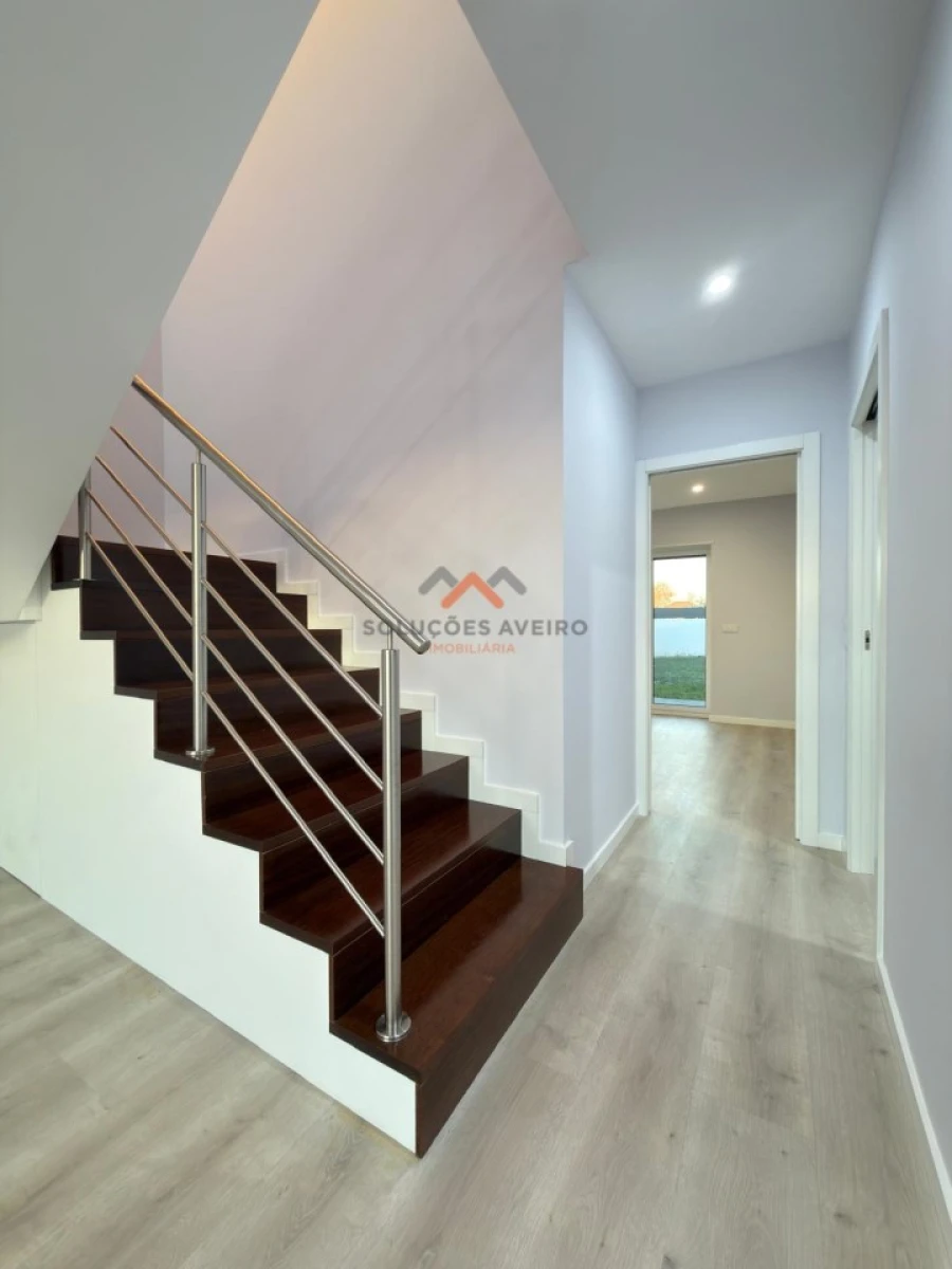 Moradia T4 para Venda em Aradas Foto 17