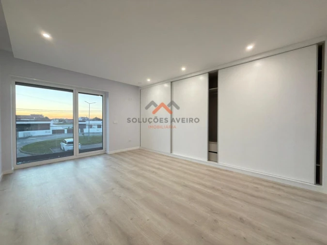 Moradia T4 para Venda em Aradas Foto 36