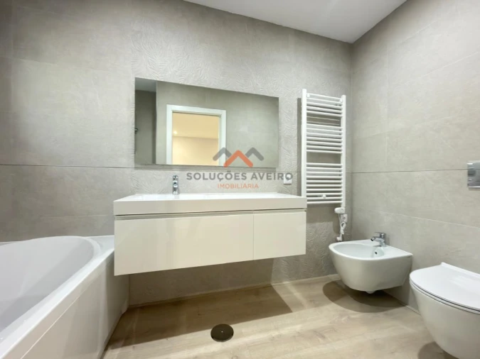 Moradia T4 para Venda em Aradas Foto 39