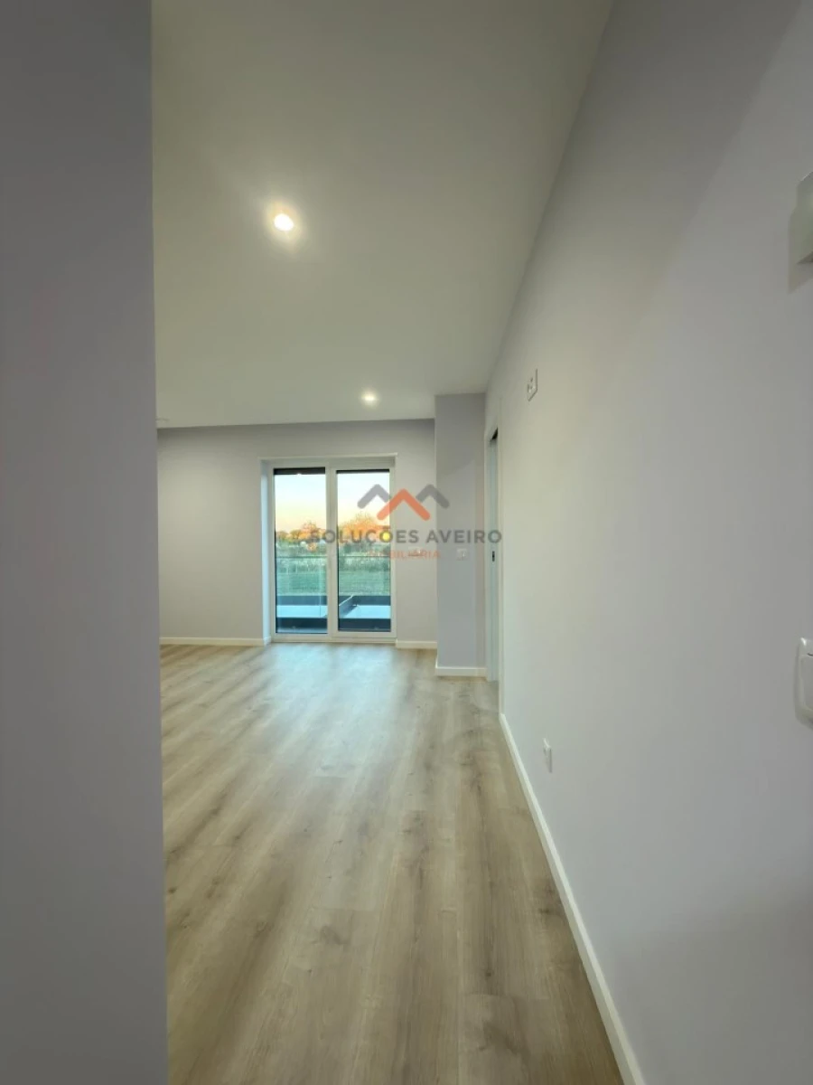 Moradia T4 para Venda em Aradas Foto 40