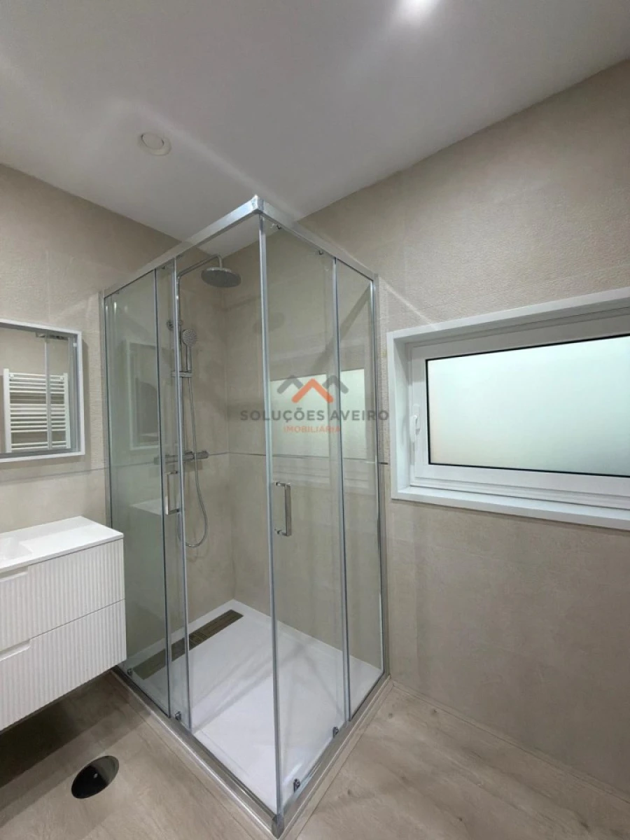 Moradia T4 para Venda em Aradas Foto 44