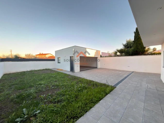 Moradia T4 para Venda em Aradas Foto 47