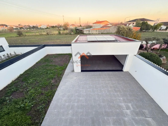 Moradia T4 para Venda em Aradas Foto 48