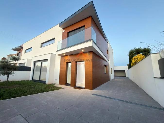 Moradia T4 para Venda em Aradas Foto 53