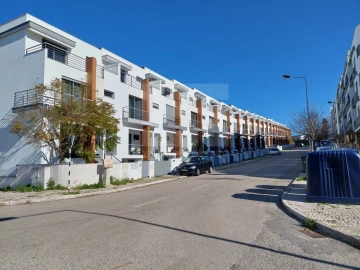 Apartamento T2 para Venda em Charneca de Caparica e Sobreda