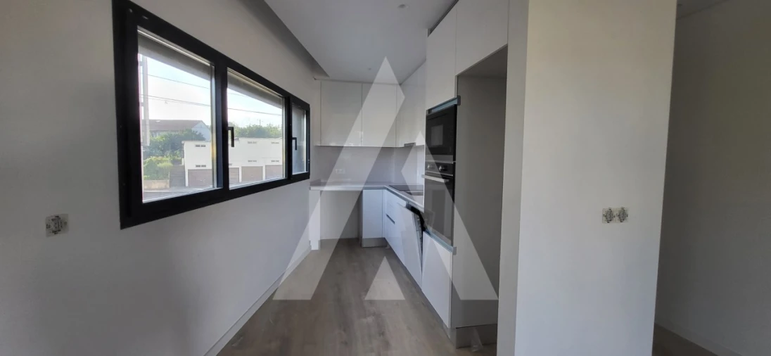 Apartamento T1 para Venda em Repeses e São Salvador Foto 5