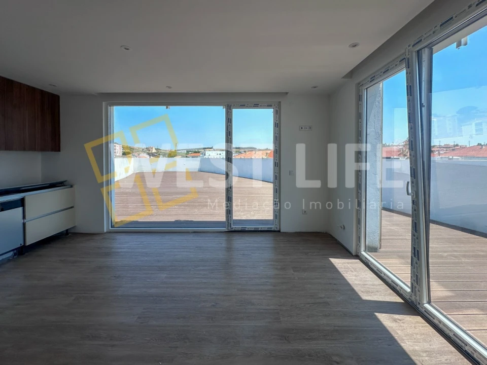 Apartamento T4 para Venda em Lourinhã e Atalaia Foto 1
