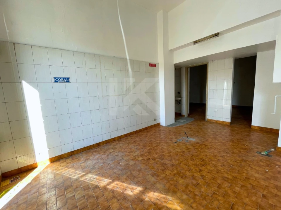 Loja para Arrendamento em Camara de Lobos Foto 4