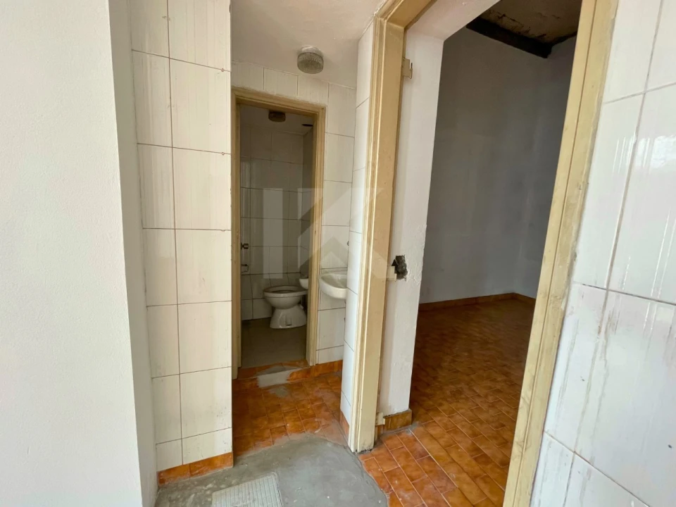 Loja para Arrendamento em Camara de Lobos Foto 8