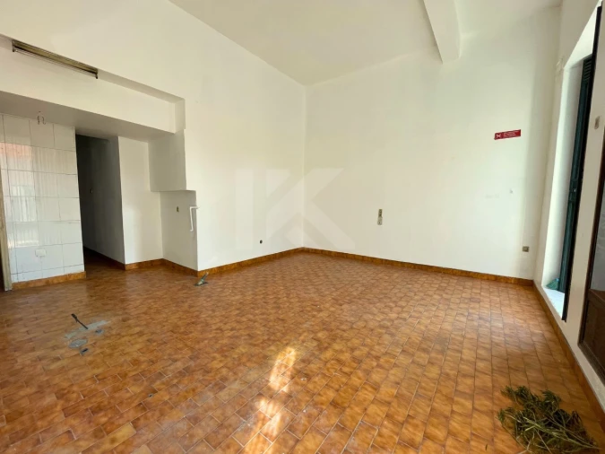 Loja para Arrendamento em Camara de Lobos Foto 6