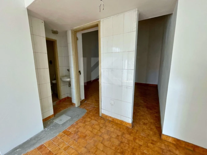 Loja para Arrendamento em Camara de Lobos Foto 7