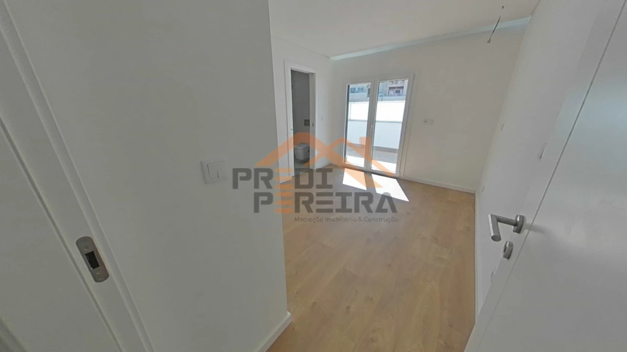 Apartamento T3 para Venda em Ramada e Caneças Foto 16