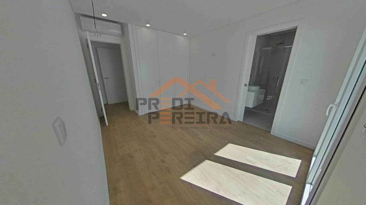 Apartamento T3 para Venda em Ramada e Caneças Foto 17