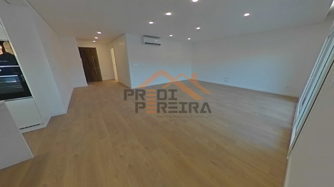 Apartamento T3 para Venda em Ramada e Caneças Foto 2