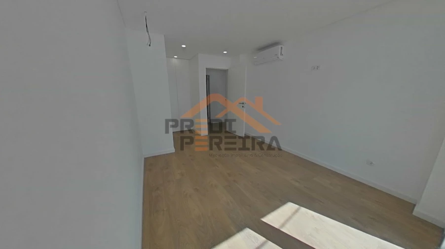 Apartamento T3 para Venda em Ramada e Caneças Foto 15