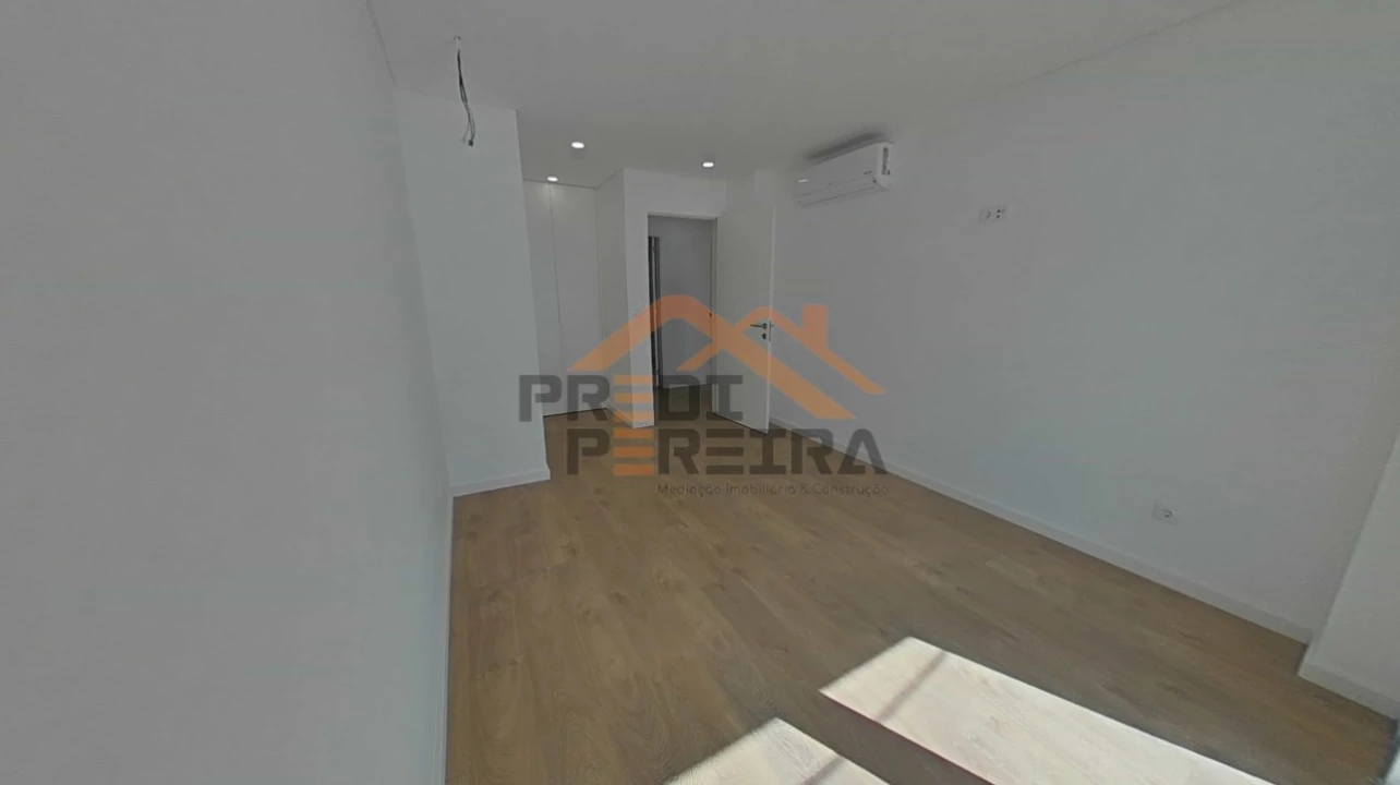 Apartamento T3 para Venda em Ramada e Caneças Foto 14