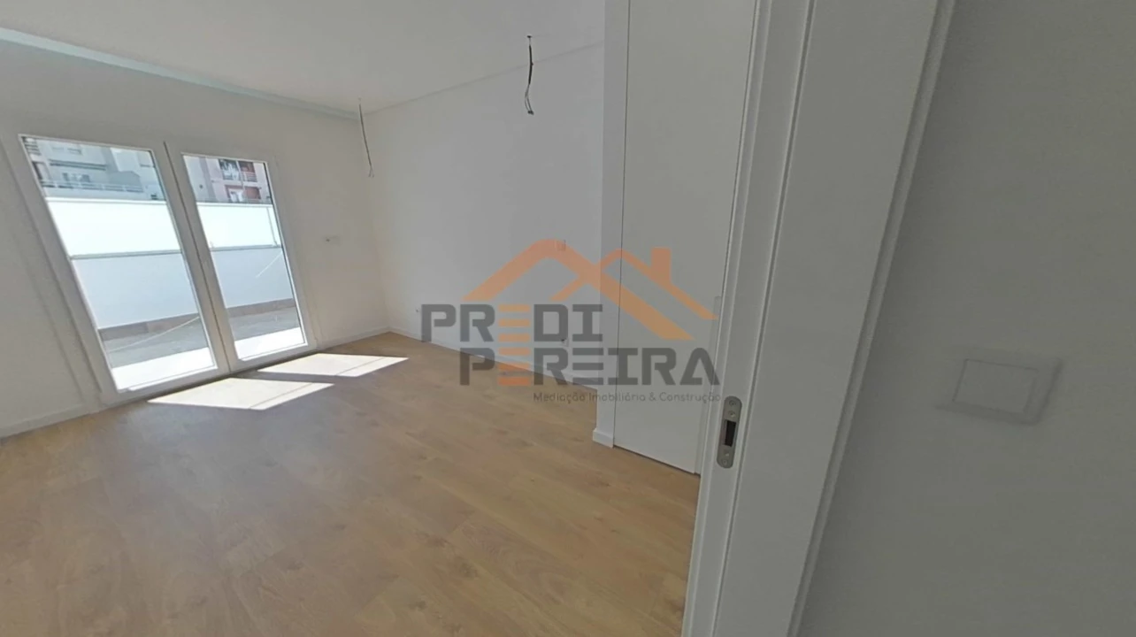 Apartamento T3 para Venda em Ramada e Caneças Foto 16