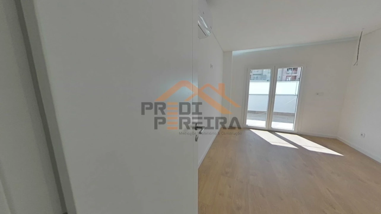 Apartamento T3 para Venda em Ramada e Caneças Foto 24