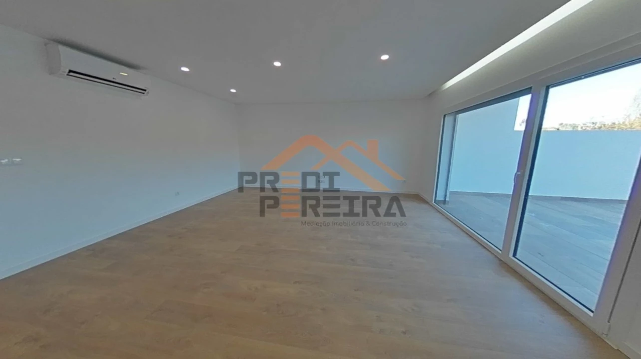 Apartamento T3 para Venda em Ramada e Caneças Foto 27