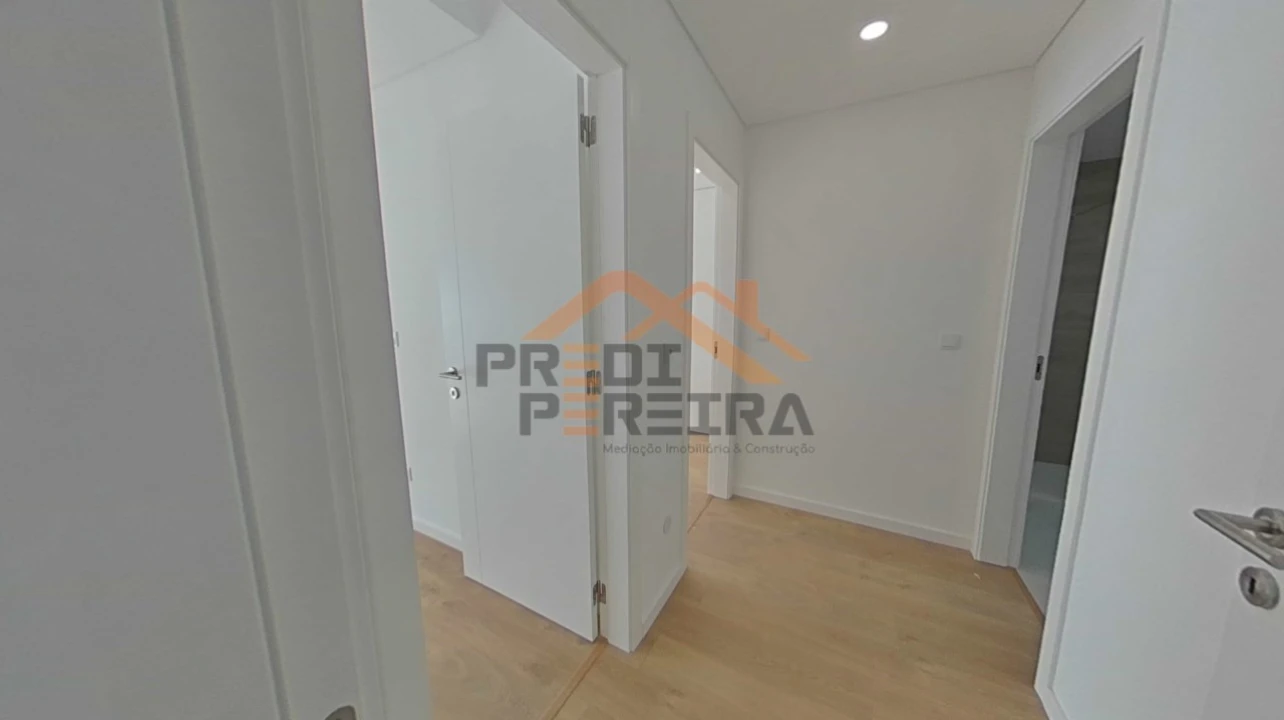 Apartamento T3 para Venda em Ramada e Caneças Foto 32