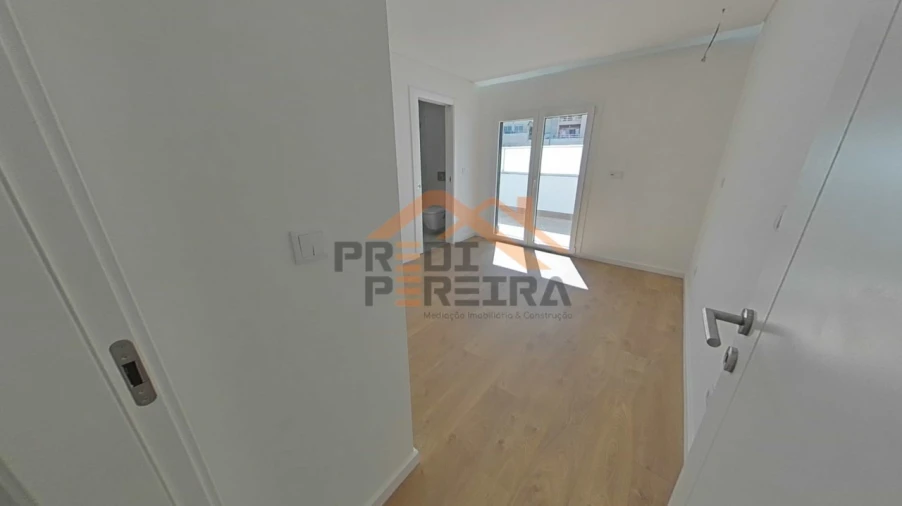 Apartamento T3 para Venda em Ramada e Caneças Foto 12