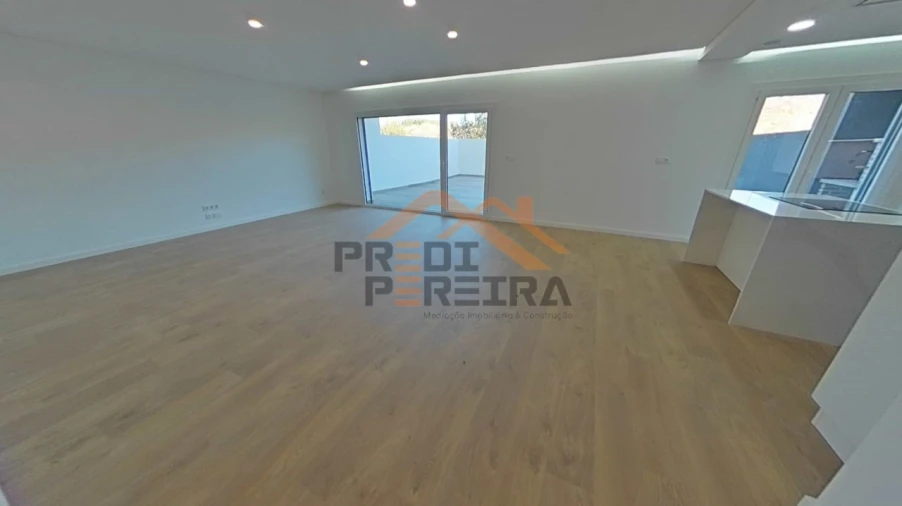 Apartamento T3 para Venda em Ramada e Caneças Foto 3