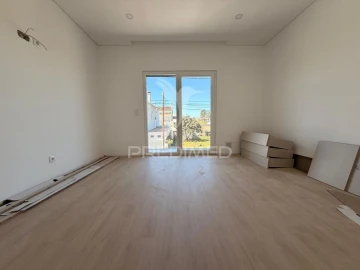 Moradia T4 para Venda em Fernao Ferro