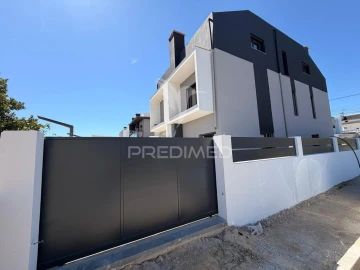 Moradia T4 para Venda em Fernao Ferro