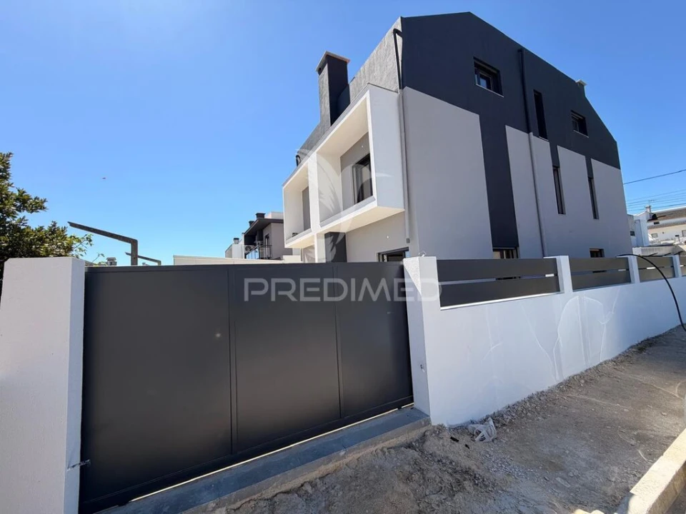 Moradia T4 para Venda em Fernao Ferro Foto 6