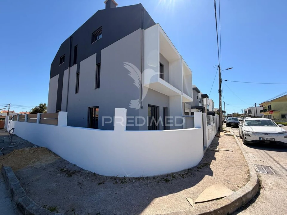 Moradia T4 para Venda em Fernao Ferro Foto 4