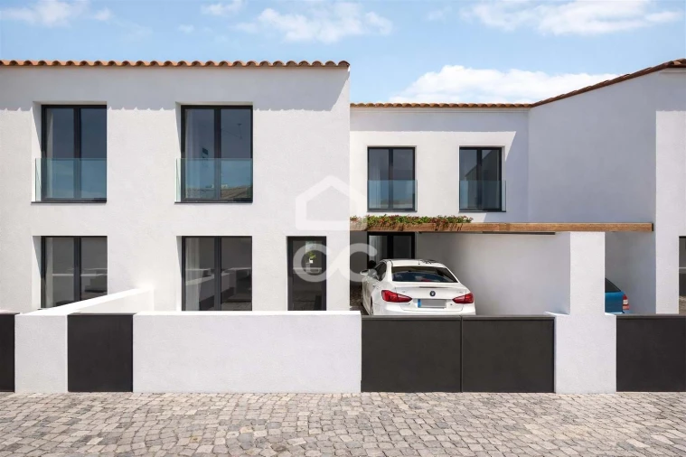 Moradia T4 para Venda em Canaviais Foto 2