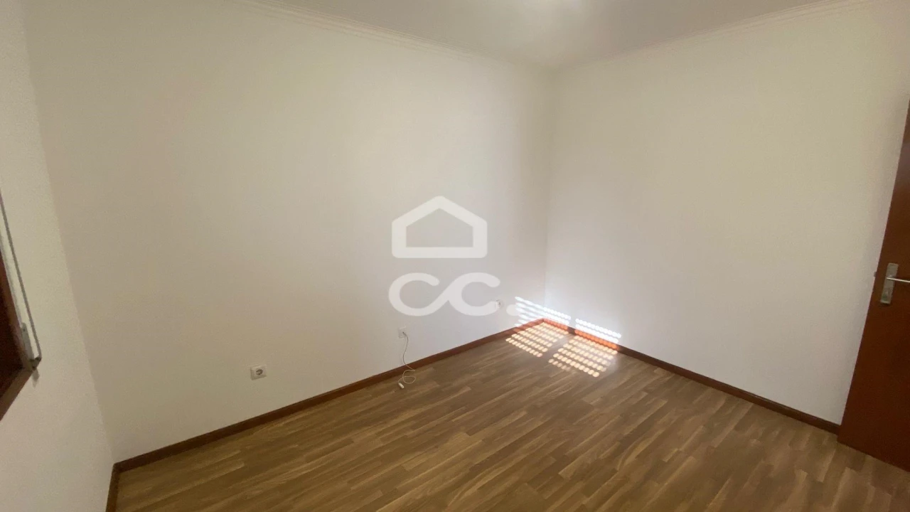 Terreno para Venda em Azurem Foto 28