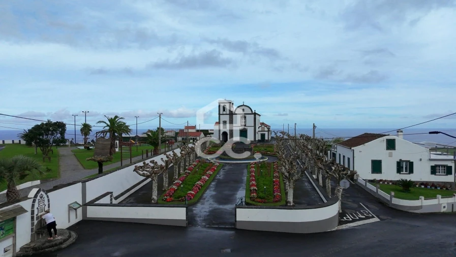 Moradia T3 para Venda em Fenais da Ajuda Foto 18