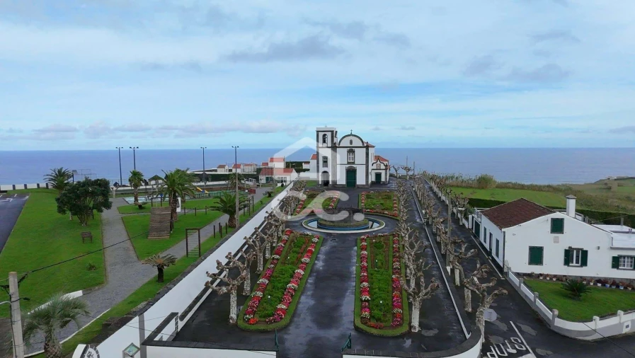 Moradia T3 para Venda em Fenais da Ajuda Foto 6