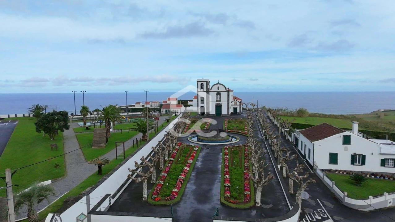 Moradia T3 para Venda em Fenais da Ajuda Foto 6