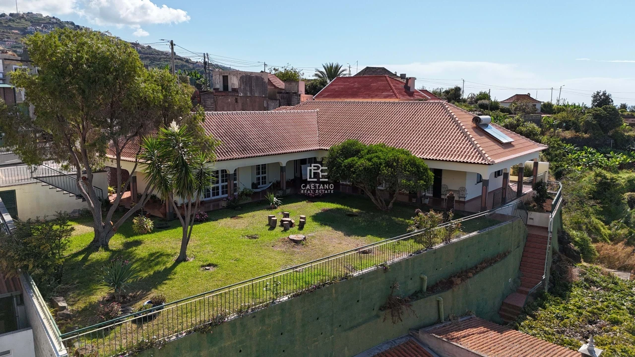 Moradia T4 para Venda em Ribeira Brava Foto 3