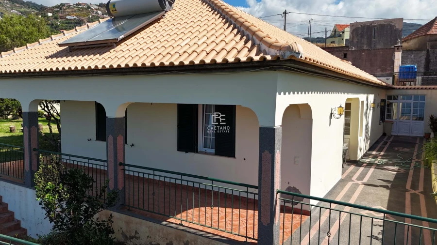 Moradia T4 para Venda em Ribeira Brava Foto 5