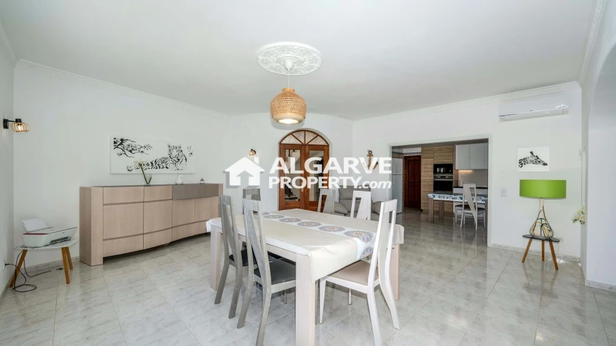 Moradia T6 para Venda em Guia Foto 9