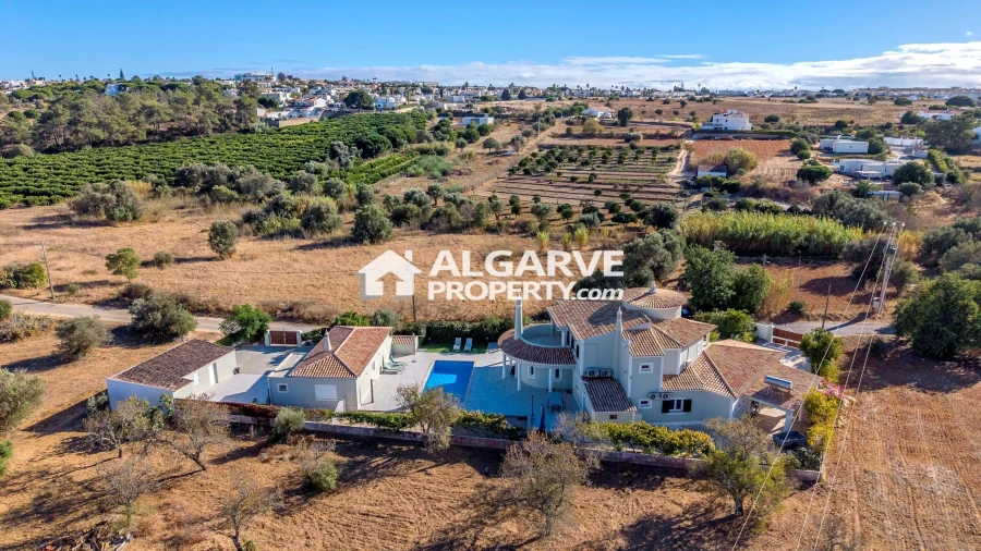 Moradia T6 para Venda em Guia Foto 43