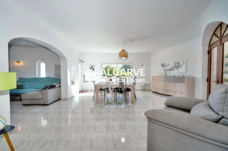 Moradia T6 para Venda em Guia Foto 10