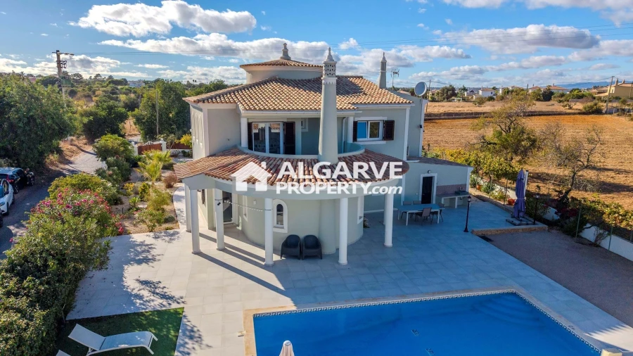 Moradia T6 para Venda em Guia Foto 49