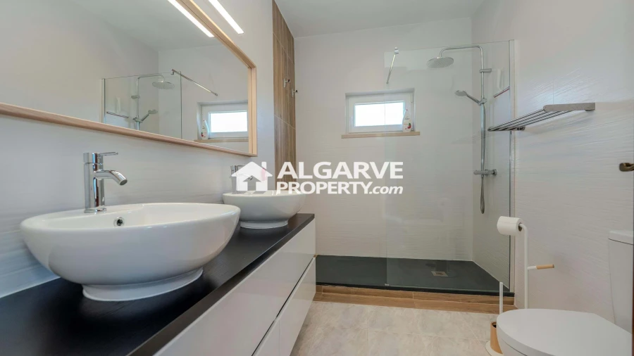 Moradia T6 para Venda em Guia Foto 12