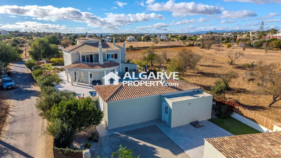 Moradia T6 para Venda em Guia Foto 44