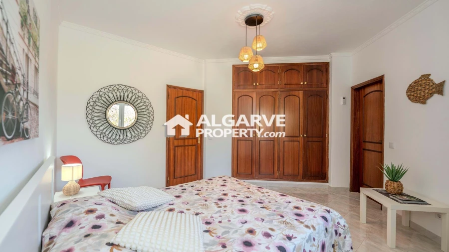 Moradia T6 para Venda em Guia Foto 19